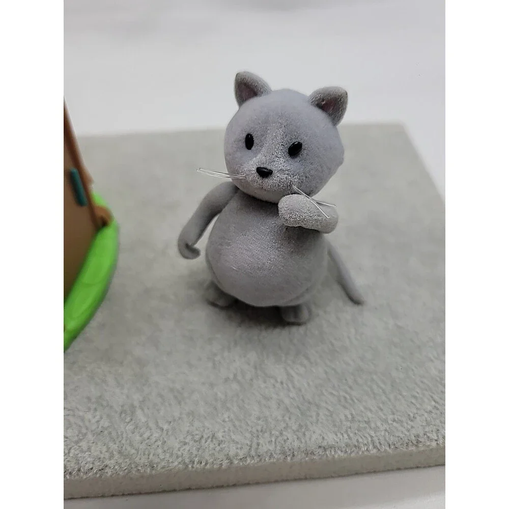 Li'l Woodzeez Mini Acorn House Surprise – 1 Mini House Playset and Cat Flocked